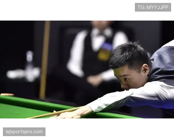 如果把吴向东往明星圈一扔，八卦先围着他的钱包转