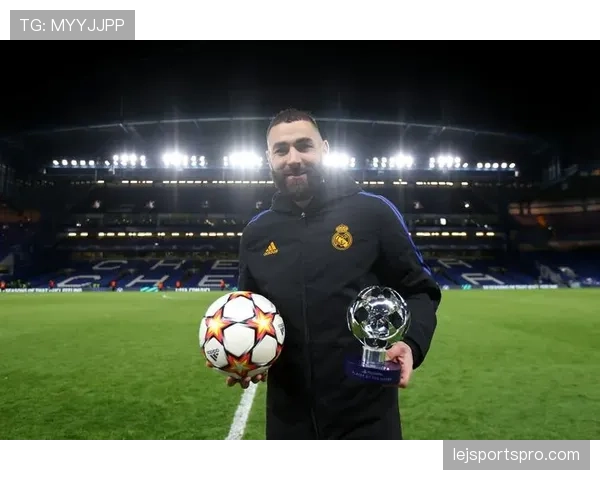 哲科与本泽马：从单点强攻到体系渗透的终结者进化路径